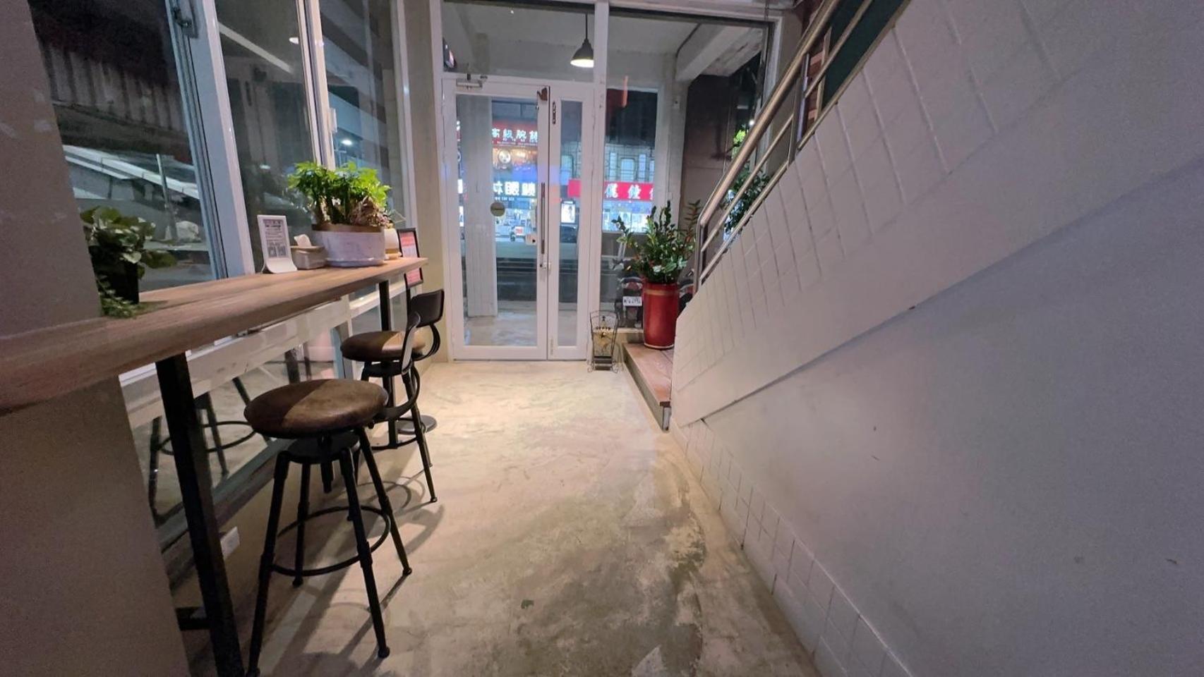 Like Hostel & Bar Lounge Kaohsiung Exterior photo
